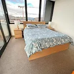 Spacious & Open 2 Bd 2Bth 2Crsp Apt - Dickson Cbd