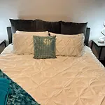 Midnight Luxe 2Br 2Bath Apartment 408 In The Heart Of Braddon Pool Sauna L4 Views Secure Parking Wine Wifi