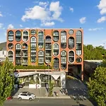 Convenient Modern 2B2B Apartment In Braddon