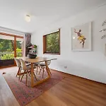 Charming Canberra 2-Bed By Parks & Shops