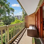 Charming Canberra 2-Bed By Parks & Shops
