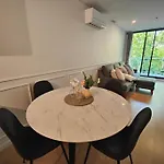 Convenient Modern 2B2B Apartment In Braddon