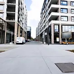 Spacious & Open 2 Bd 2Bth Unit In Canberra City