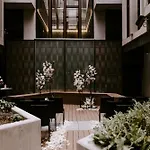 Midnight Hotel, Autograph Collection