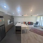 Dana-Cozy Apartment With Shared Entry In The City