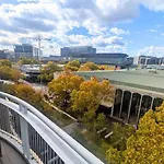 Dana-Central Apartment With Mount Ainslie Views
