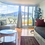 Dana-Central Apartment With Mount Ainslie Views