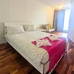 Dana-Central Apartment With Mount Ainslie Views