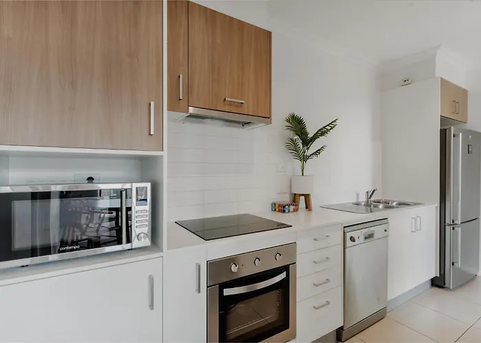 Peaceful 1-Bed Apartment Close To Lonsdale St