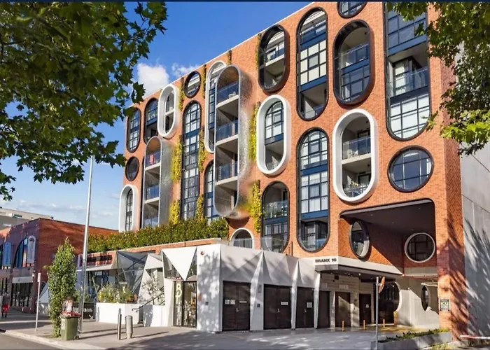 Convenient Modern 2B2B Apartment In Braddon