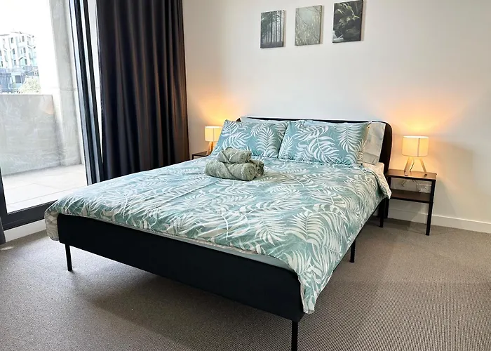 Modern Quiet Two Bedroom Apt In Canberra City