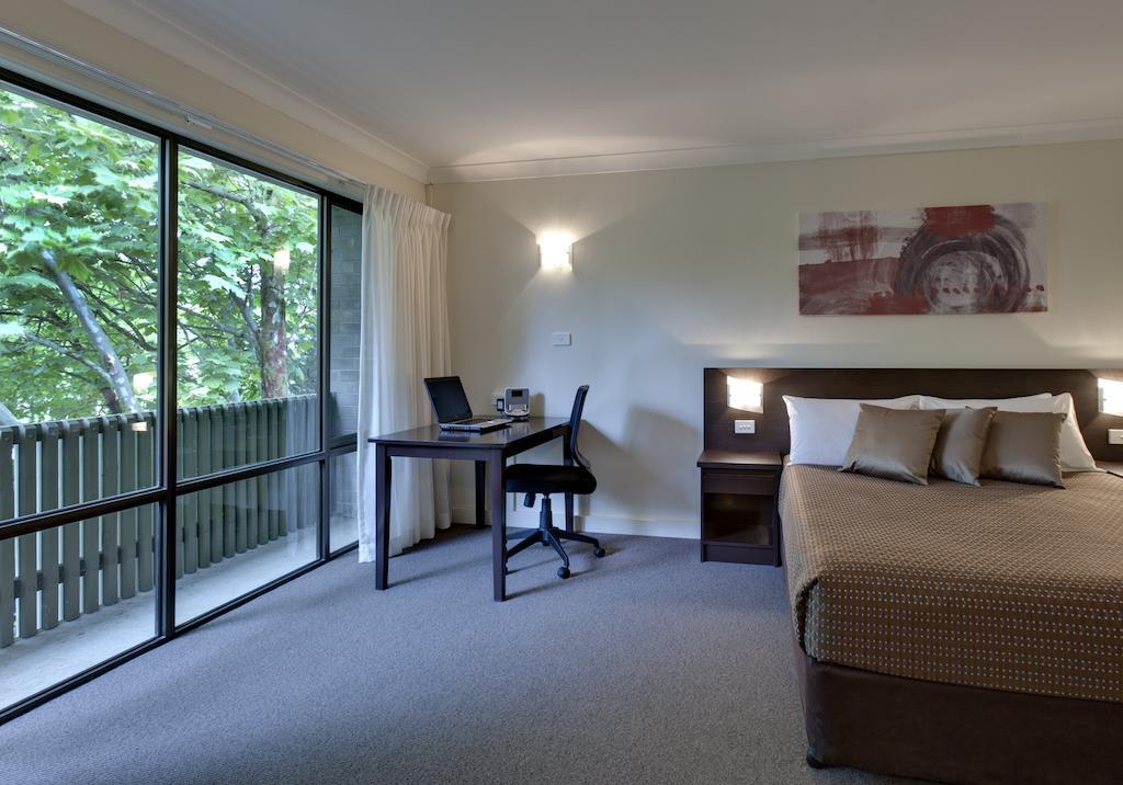 Hotel Ibis Styles Tall Trees Canberra