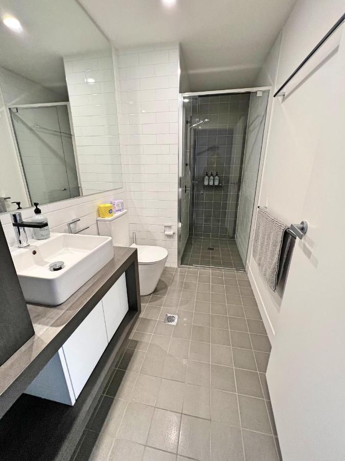 Apartment Spacious & Open 2 Bd 2bth 2crsp Apt - Dickson Cbd *