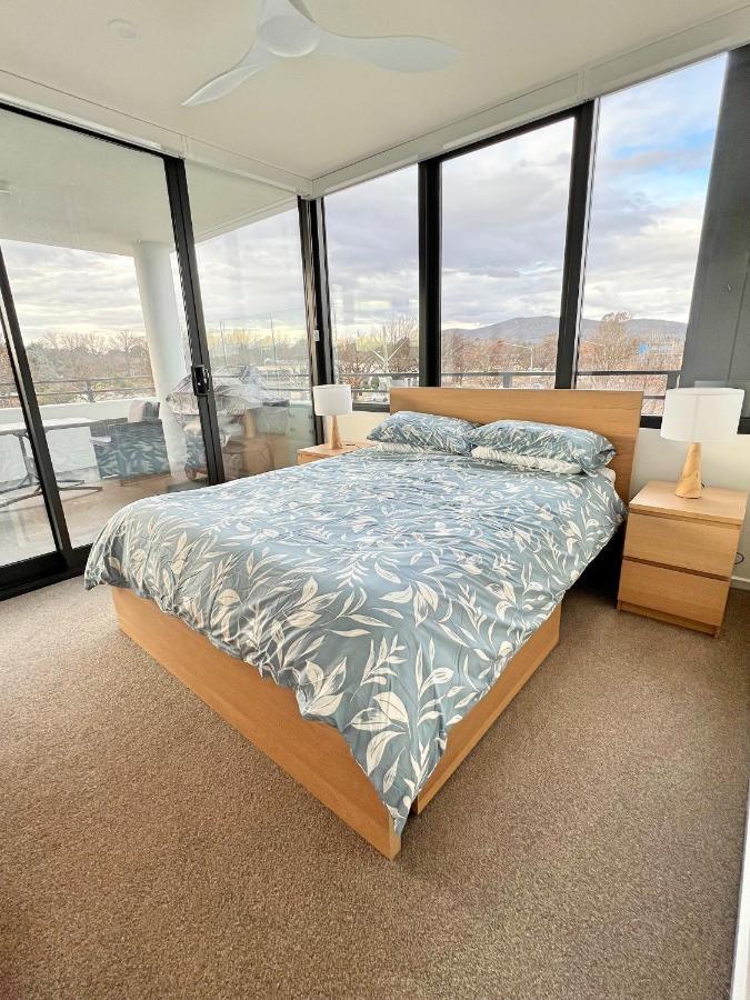 Spacious & Open 2 Bd 2bth 2crsp Apt - Dickson Cbd Apartment *