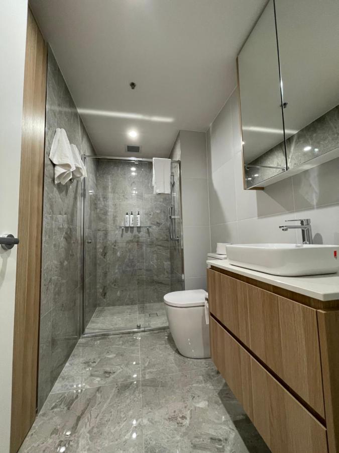 Lovely 1 Bedroom + Free Parking