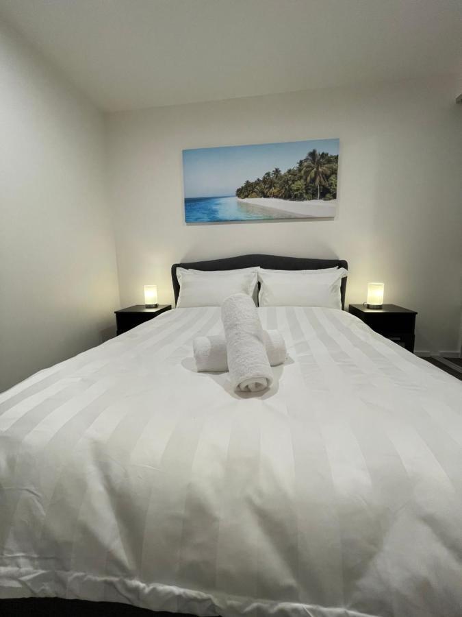 Lovely 1 Bedroom + Free Parking Apartment Canberra