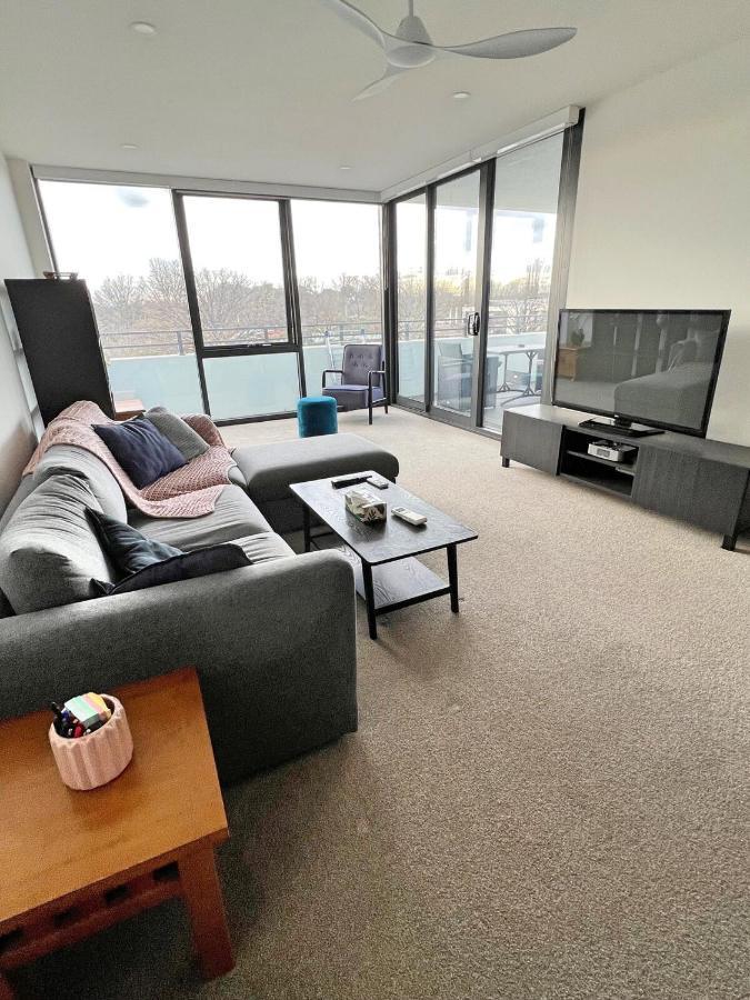 Apartment Spacious & Open 2 Bd 2bth 2crsp Apt - Dickson Cbd