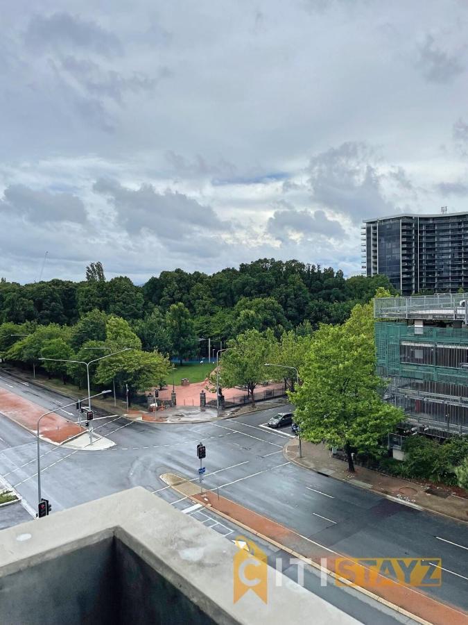 Lavish & Oversized 1 Bd 1bth - Centre Of The Cbd Apartment