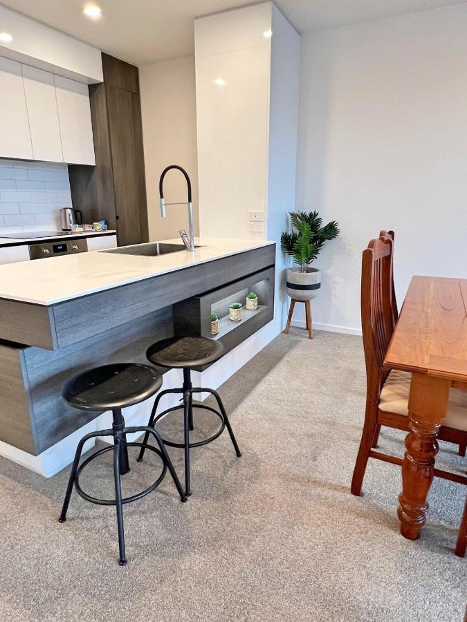 Spacious & Open 2 Bd 2bth 2crsp Apt - Dickson Cbd * Canberra