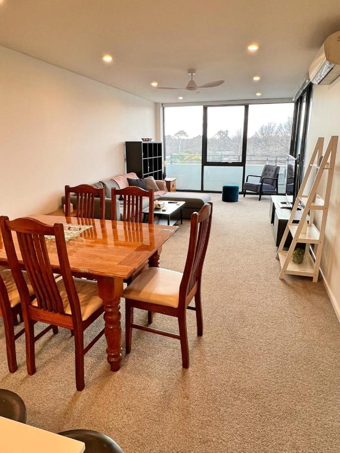 Spacious & Open 2 Bd 2bth 2crsp Apt - Dickson Cbd Apartment
