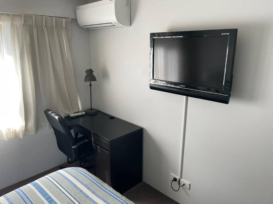 2 Beds 2 Baths Apt In Braddon Cbd - Pool, 1 Free Parking, Gym *