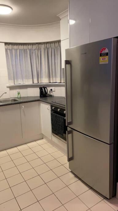 2 Beds 2 Baths Apt In Braddon Cbd - Pool, 1 Free Parking, Gym Apartment *