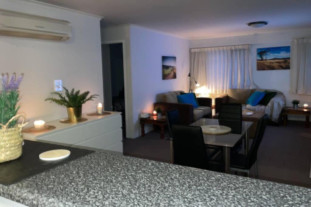 2 Beds 2 Baths Apt In Braddon Cbd - Pool, 1 Free Parking, Gym *