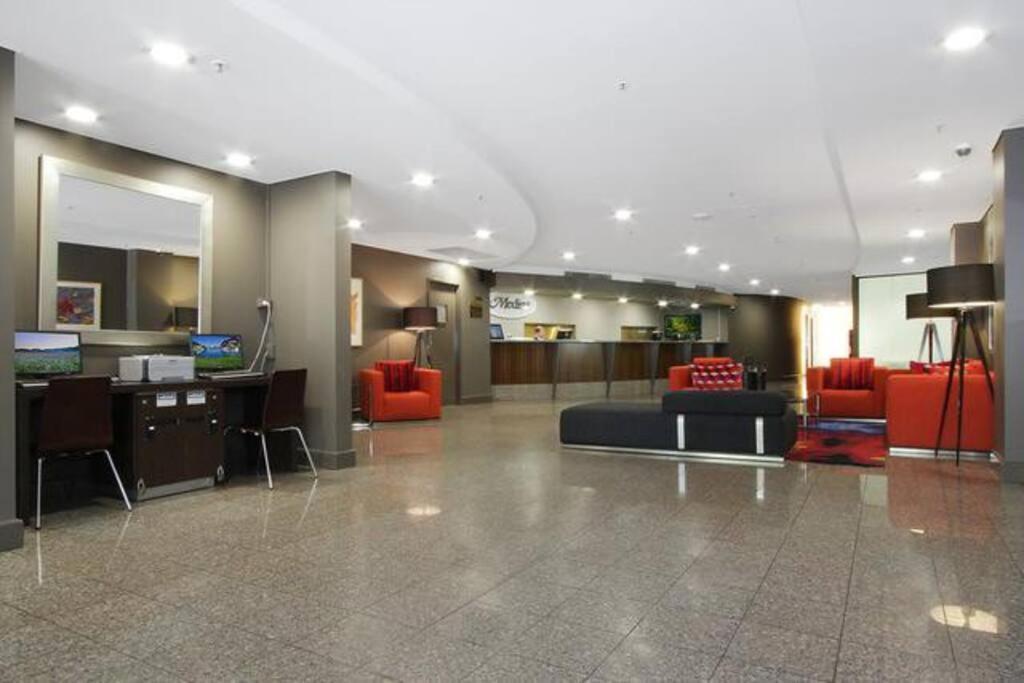 2 Beds 2 Baths Apt In Braddon Cbd - Pool, 1 Free Parking, Gym Canberra