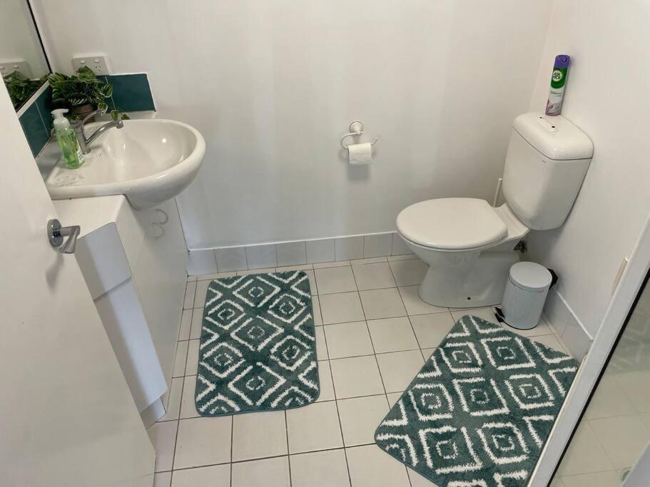 2 Beds 2 Baths Apt In Braddon Cbd - Pool, 1 Free Parking, Gym Apartment Canberra