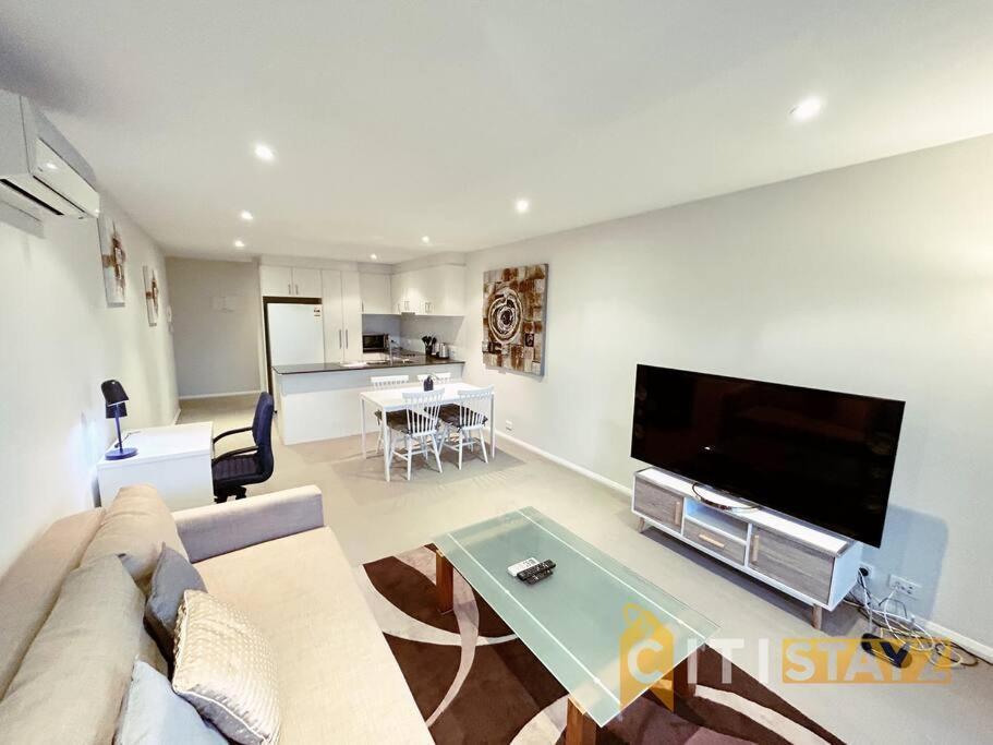 Beige & Beautiful - 1bd 1bth - Close To Anu Canberra