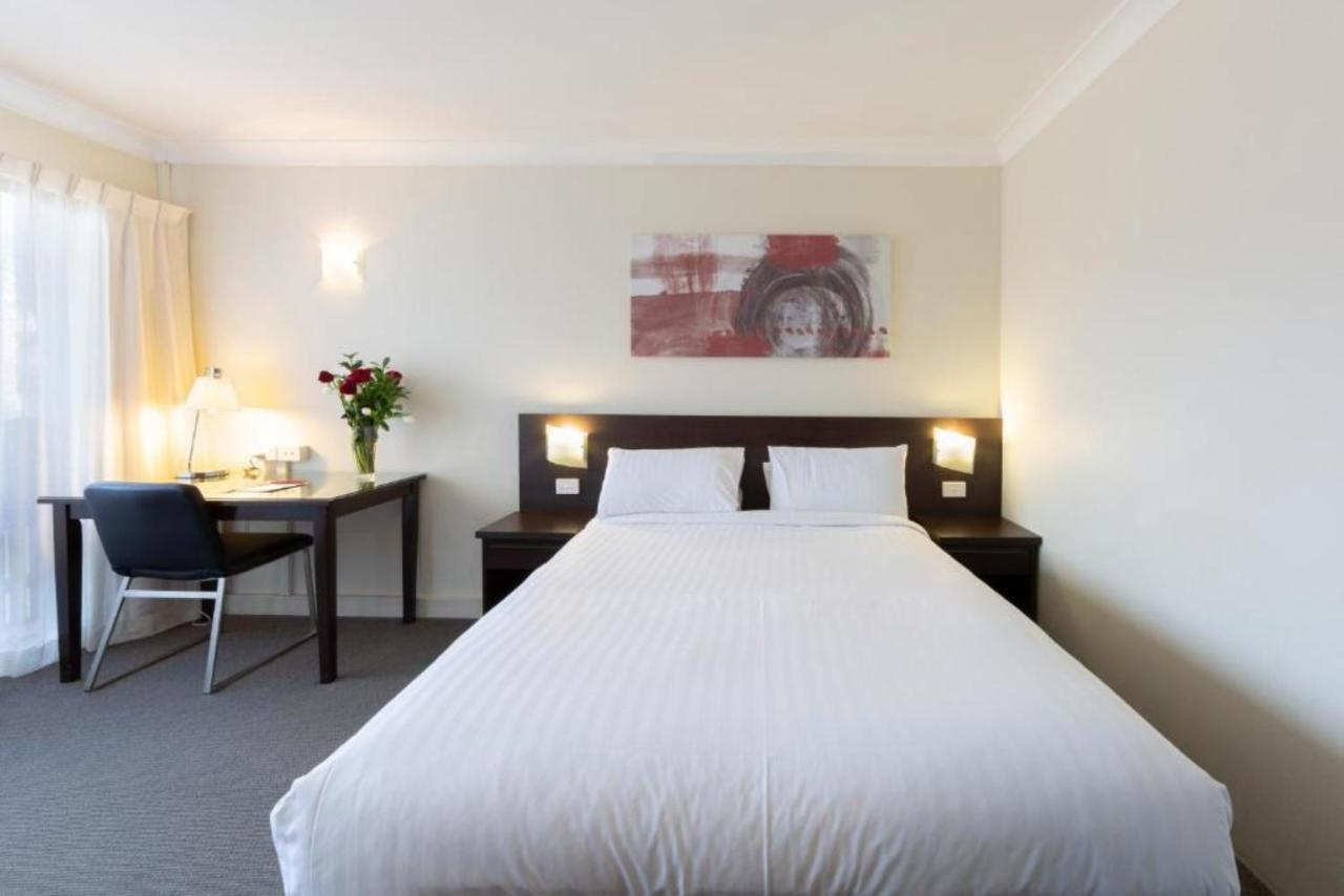 Hotel Ibis Styles Tall Trees Canberra