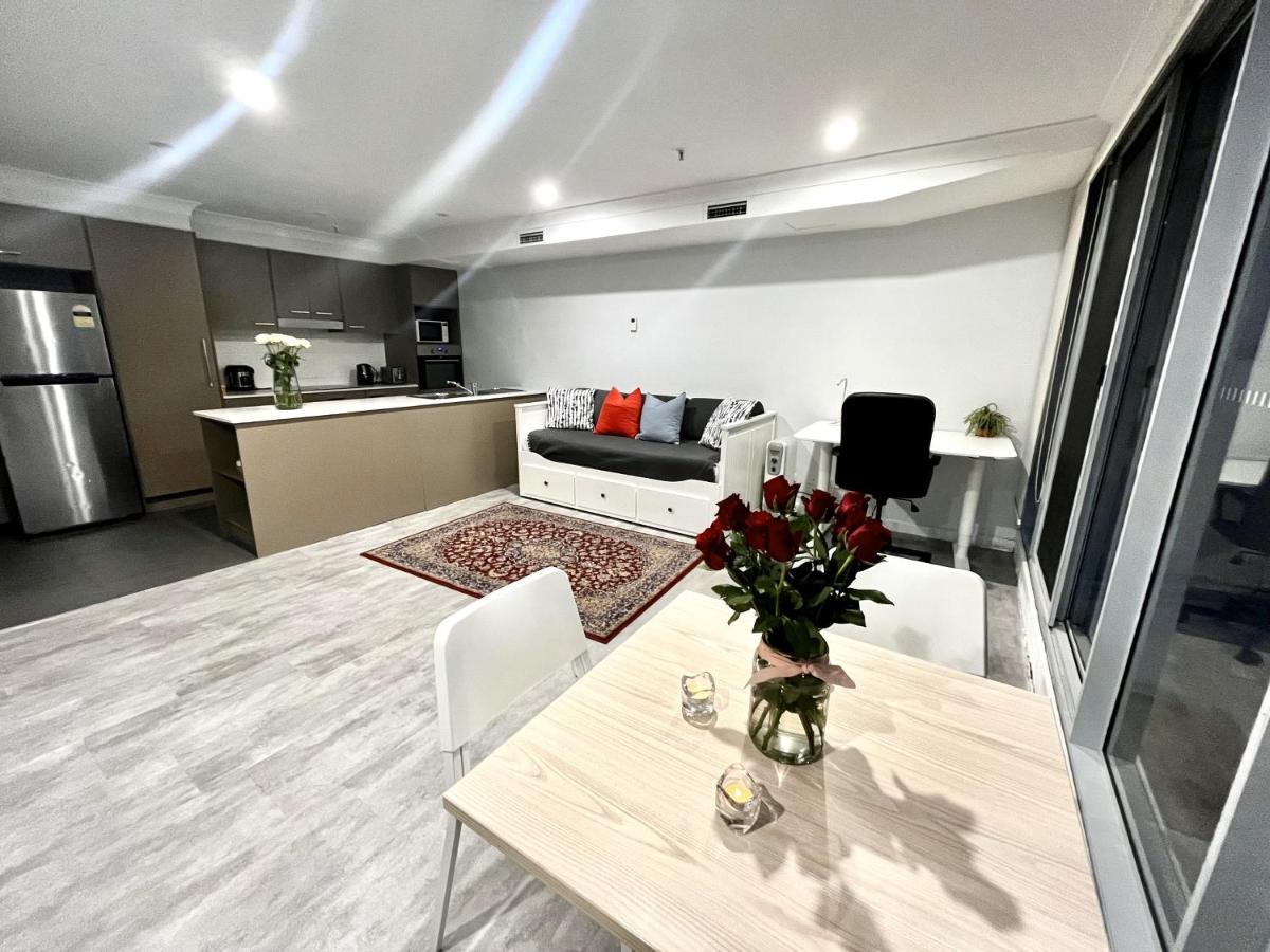 Dana-cozy With Shared Entry In The Apartment Canberra