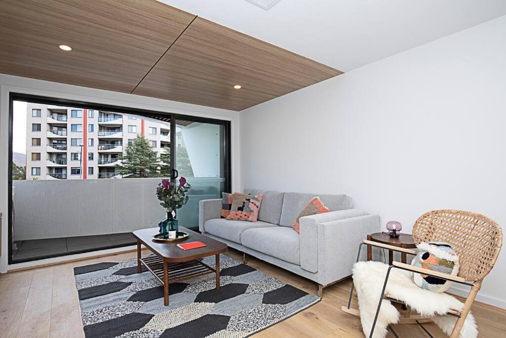 Beautiful Braddon 1 Bed Abode Apartment *