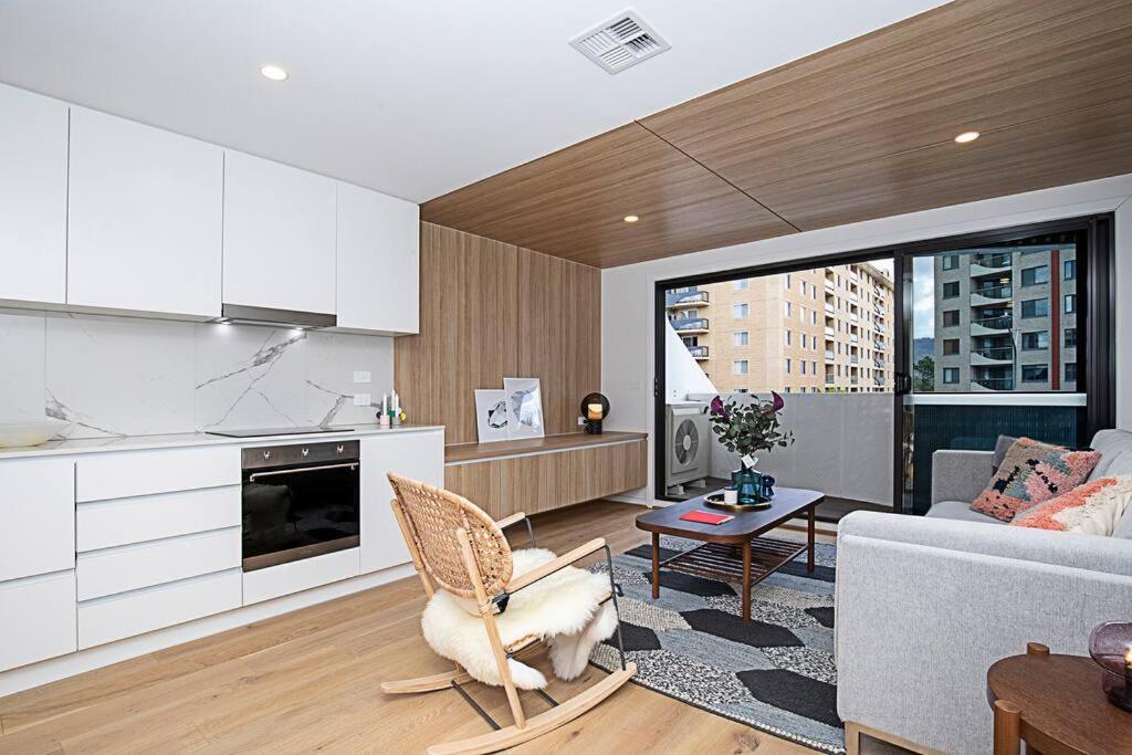 Beautiful Braddon 1 Bed Abode *