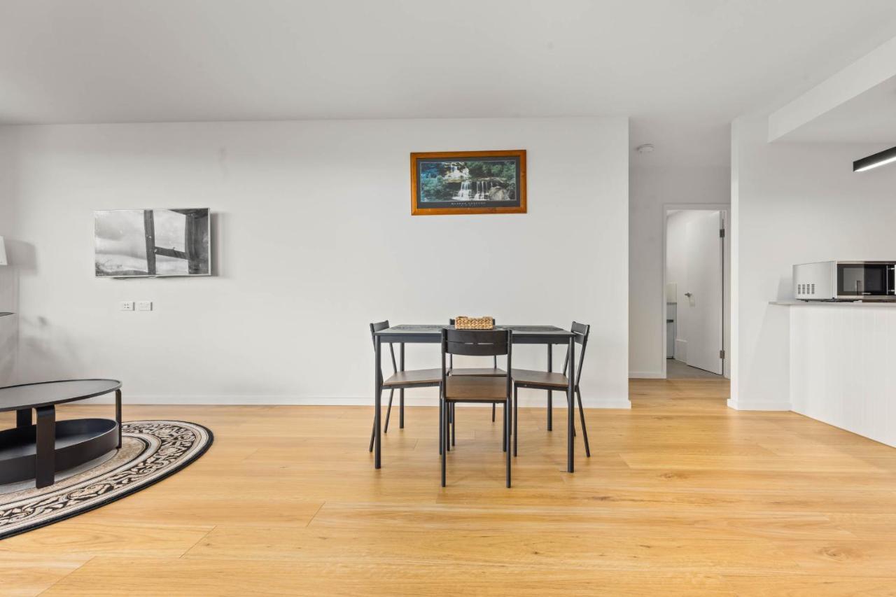 Spacious & Open 2 Bd 2bth Unit In Apartment