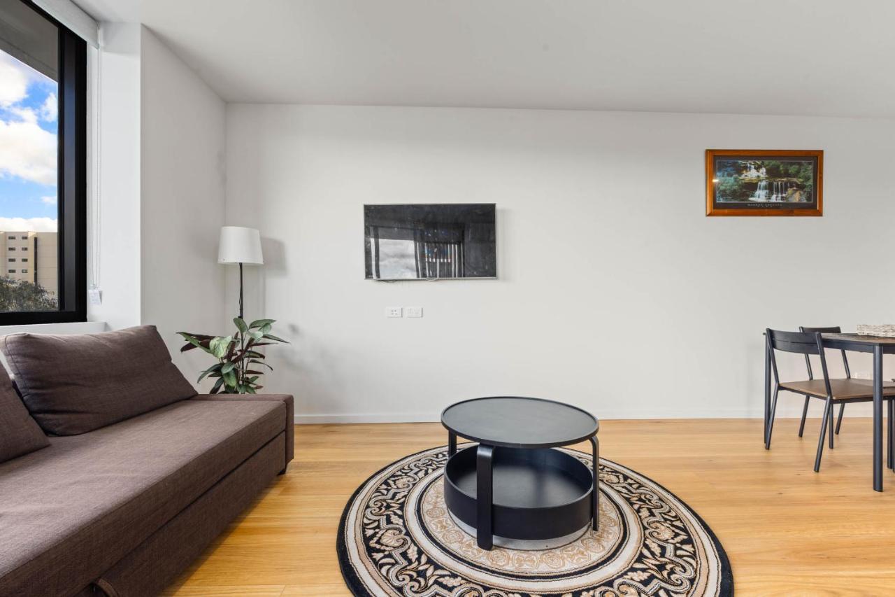 Spacious & Open 2 Bd 2bth Unit In Apartment
