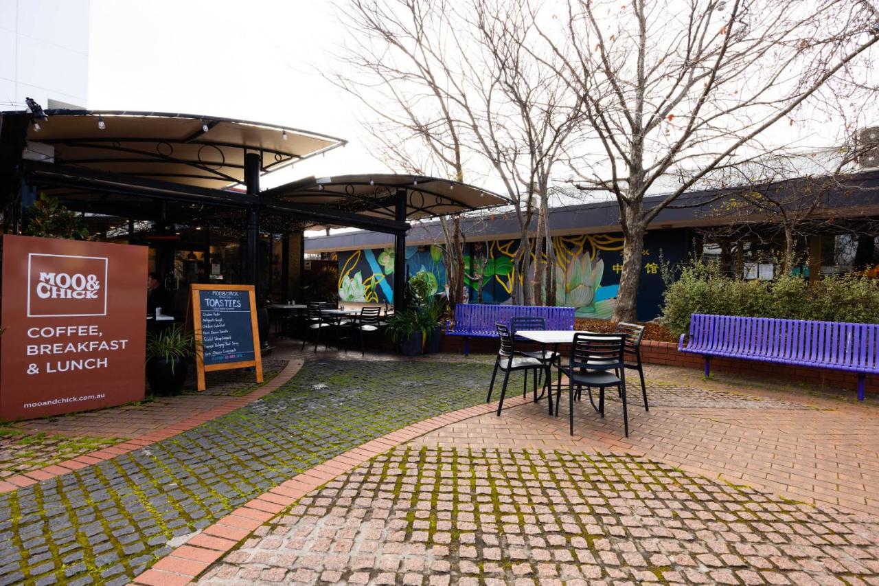 Spacious & Open 2 Bd 2bth Unit In Canberra