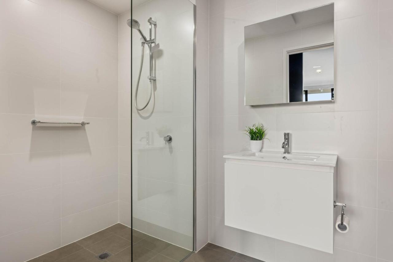 Apartment Spacious & Open 2 Bd 2bth Unit In *