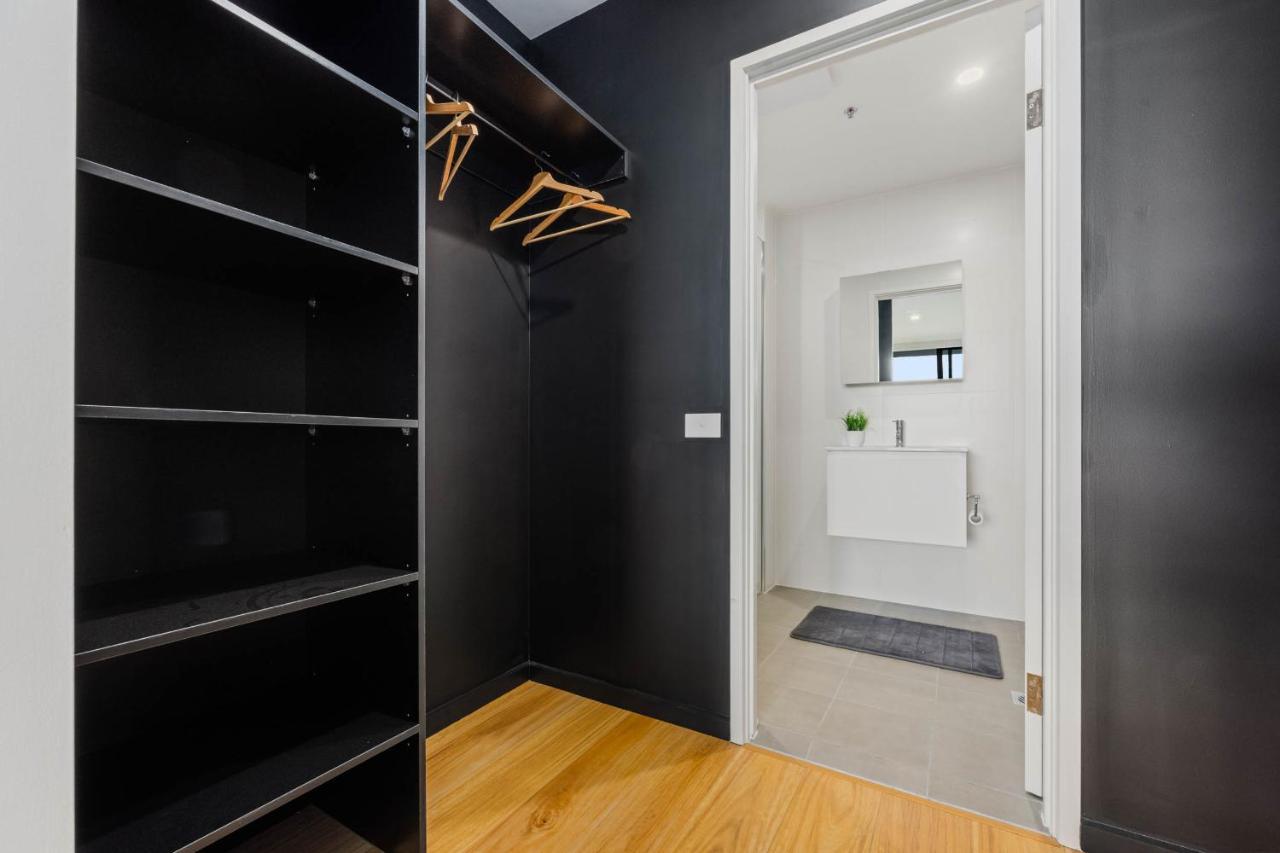 Spacious & Open 2 Bd 2bth Unit In *