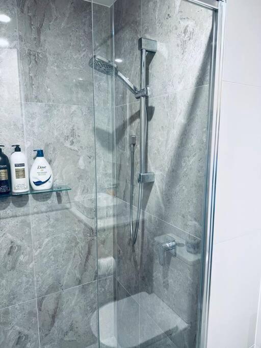 Garden View 1bd @cbd Free Parking Apartment *