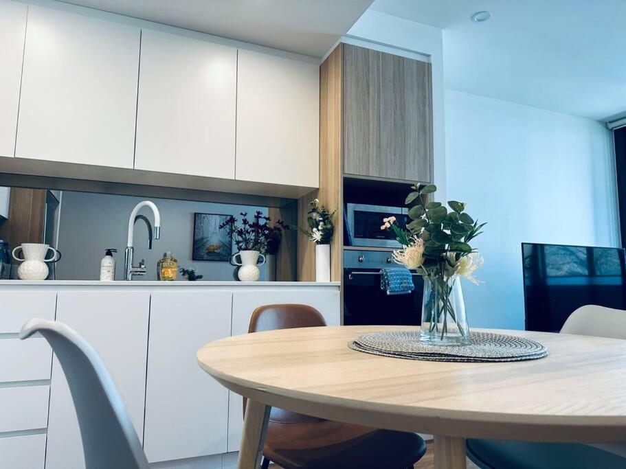 Garden View 1bd @cbd Free Parking * Canberra