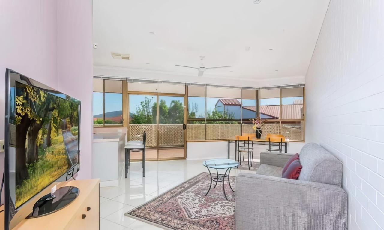 Tuggeranong Short #08c - Sleeps 6