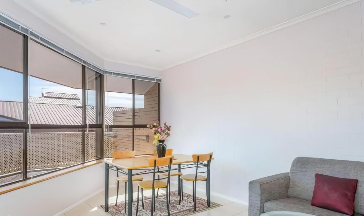 Apartment Tuggeranong Short #08c - Sleeps 6 *