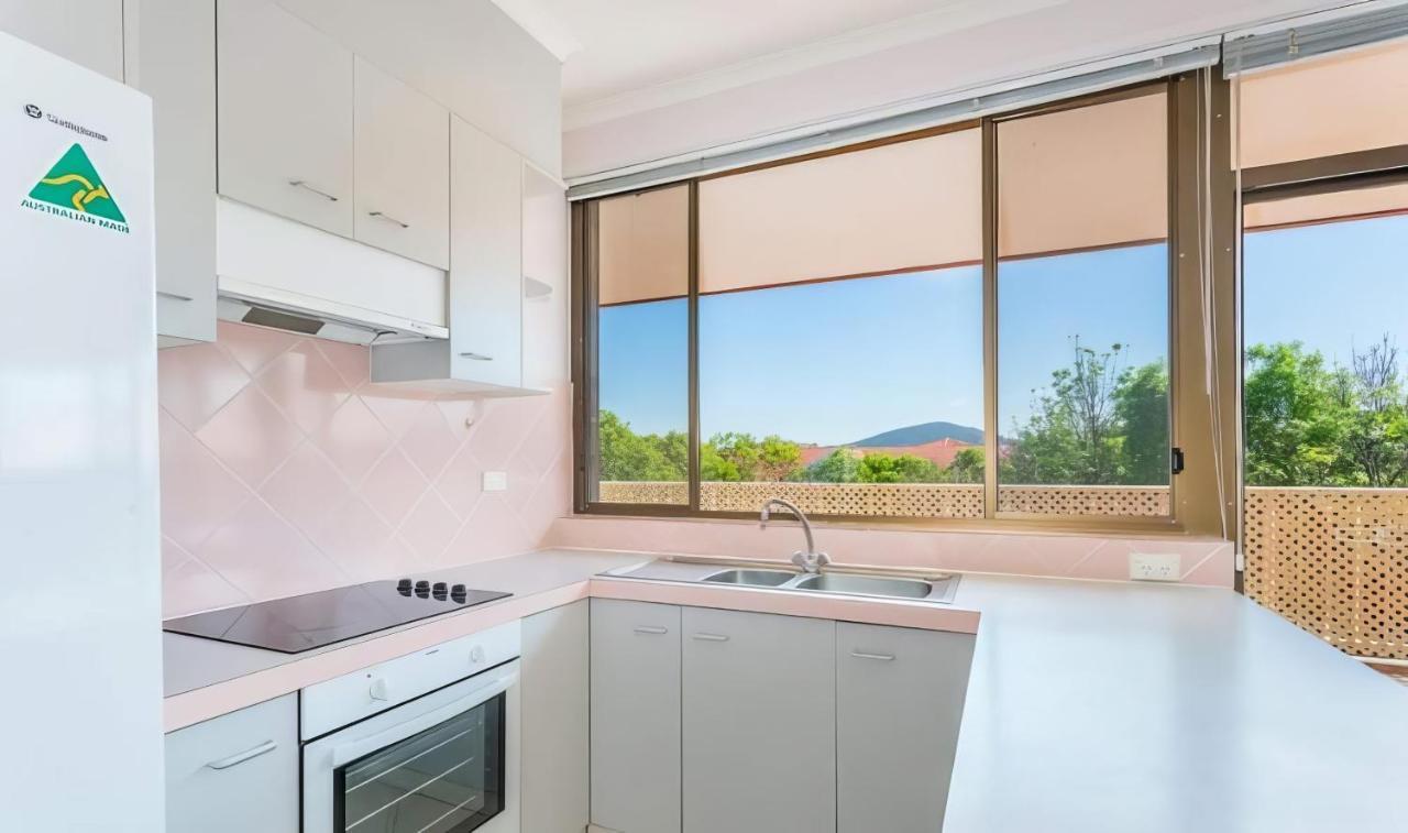 Tuggeranong Short #08c - Sleeps 6 Apartment *