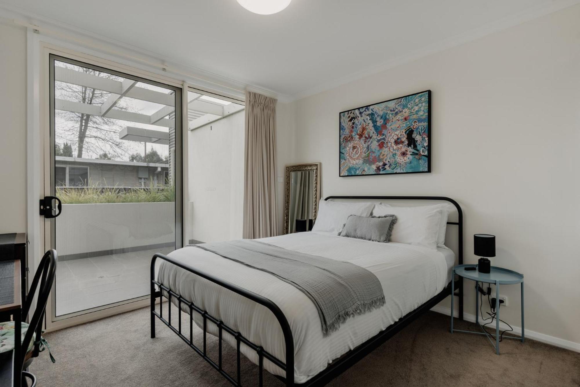 Apartment Peaceful 1-bed Close To Lonsdale St *