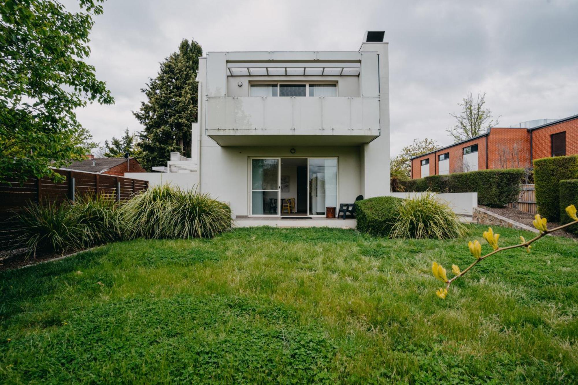 Peaceful 1-bed Close To Lonsdale St Canberra