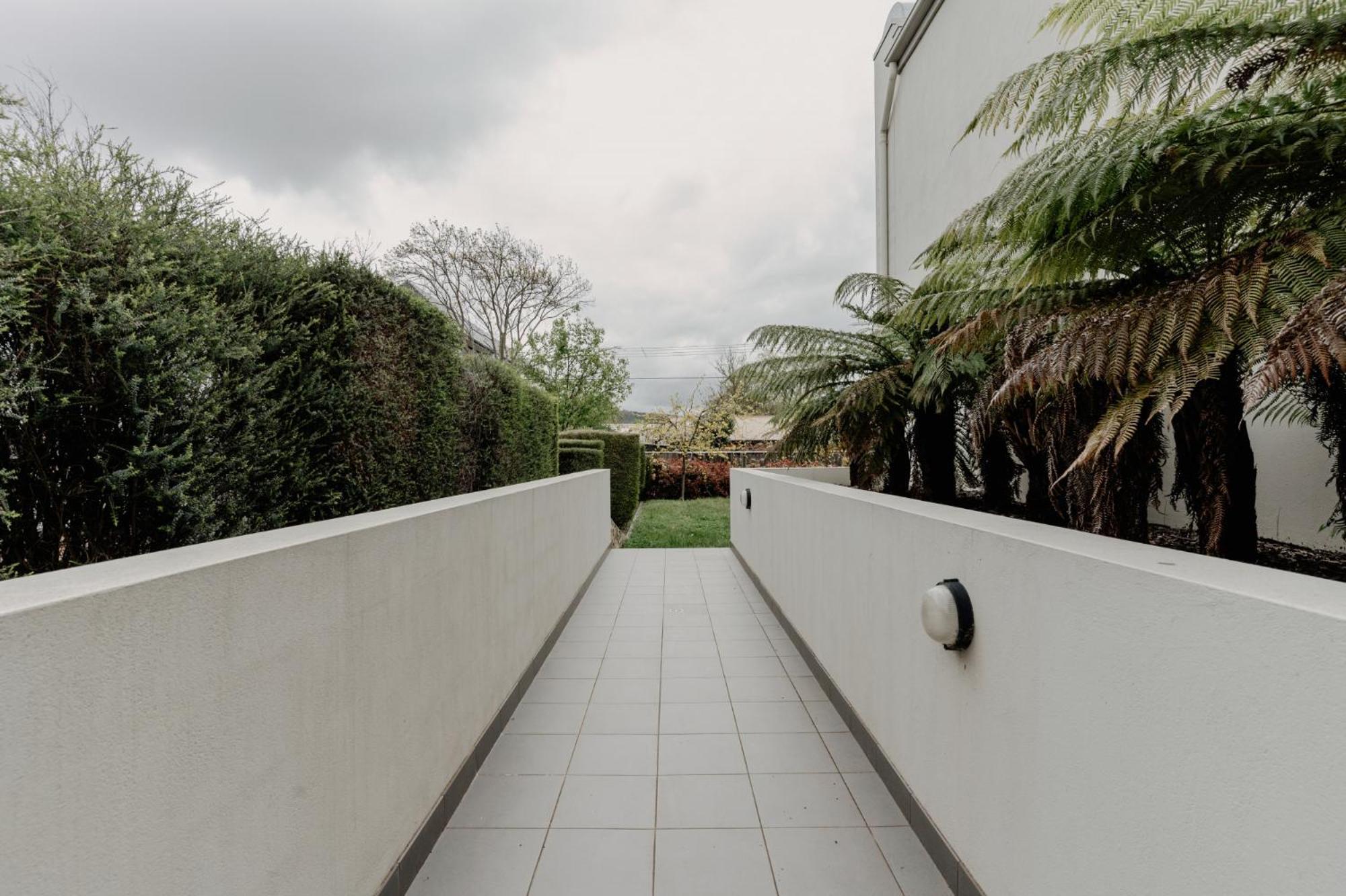Apartment Peaceful 1-bed Close To Lonsdale St *