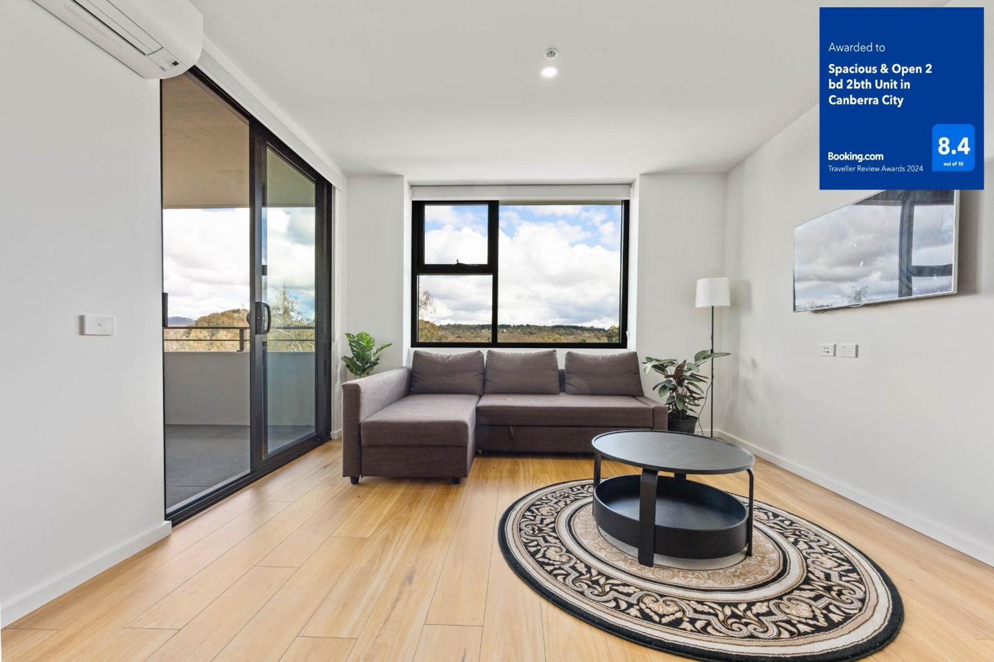 Spacious & Open 2 Bd 2bth Unit In Apartment Canberra