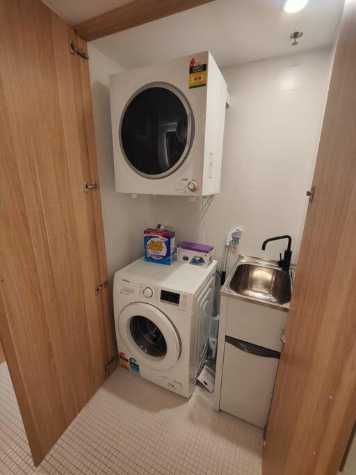 Convenient Modern 2b2b In Braddon * Canberra