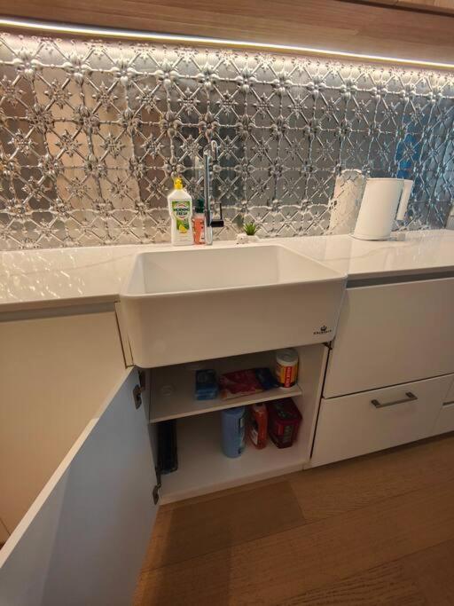 Convenient Modern 2b2b In Braddon Canberra